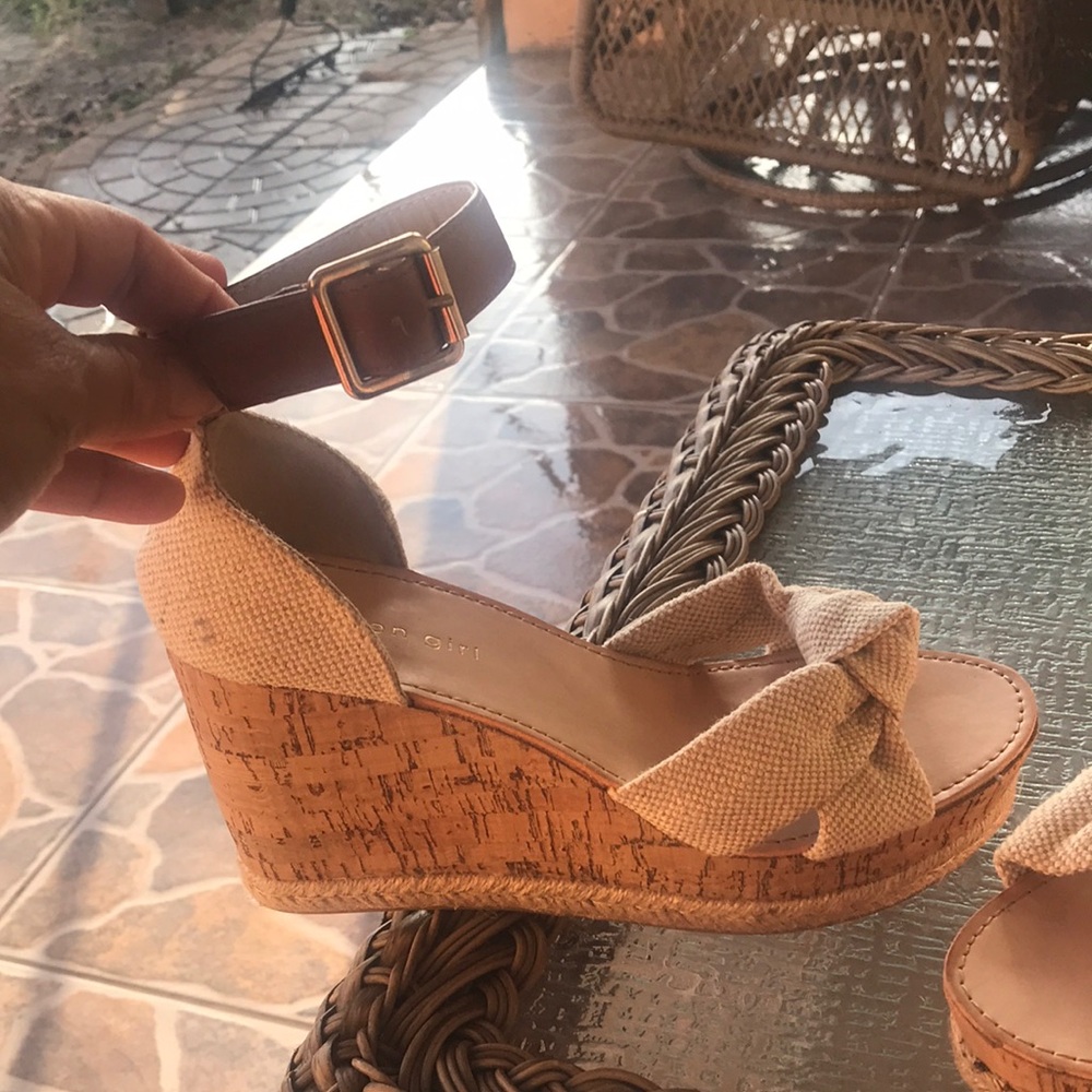 Madden Girl Brown Tan Espadrille Wedge Sandals ( like new) - Picture 4 of 7